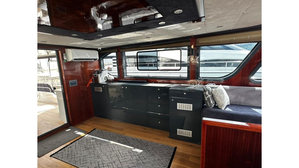 Zeus Motor Yacht (613)