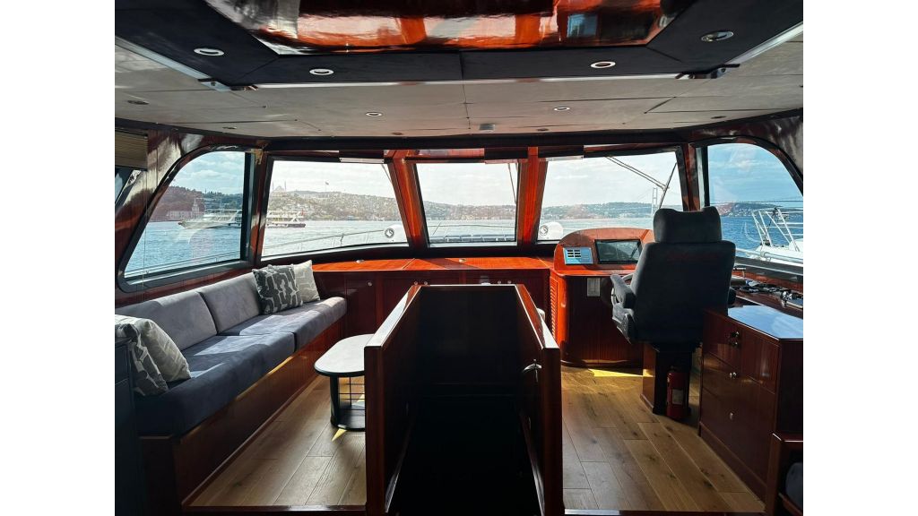 Zeus Motor Yacht (614)