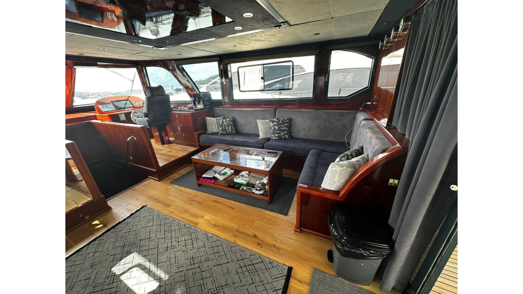 Zeus Motor Yacht (618)