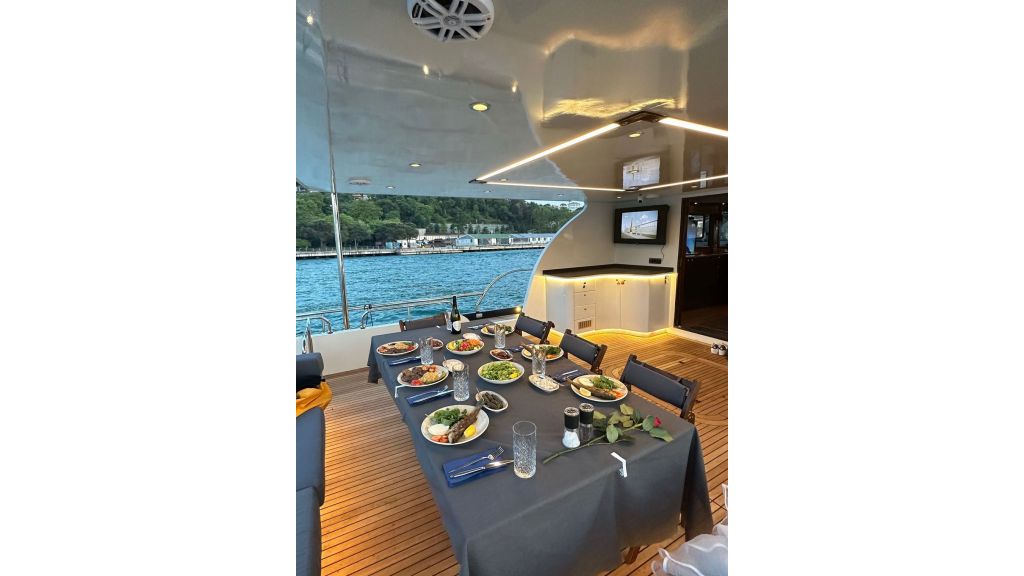 Zeus Motor Yacht (625)