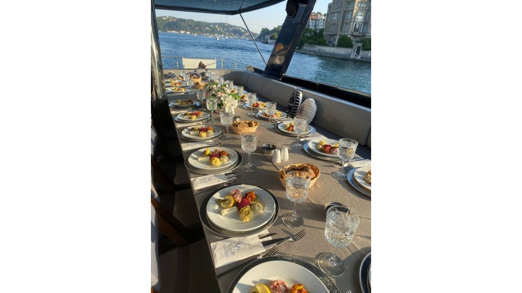 Zeus Motor Yacht (628)