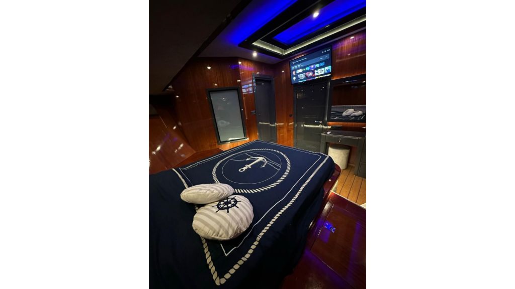 Zeus Motor Yacht (630)