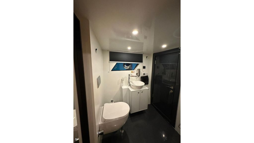 Zeus Motor Yacht (634)