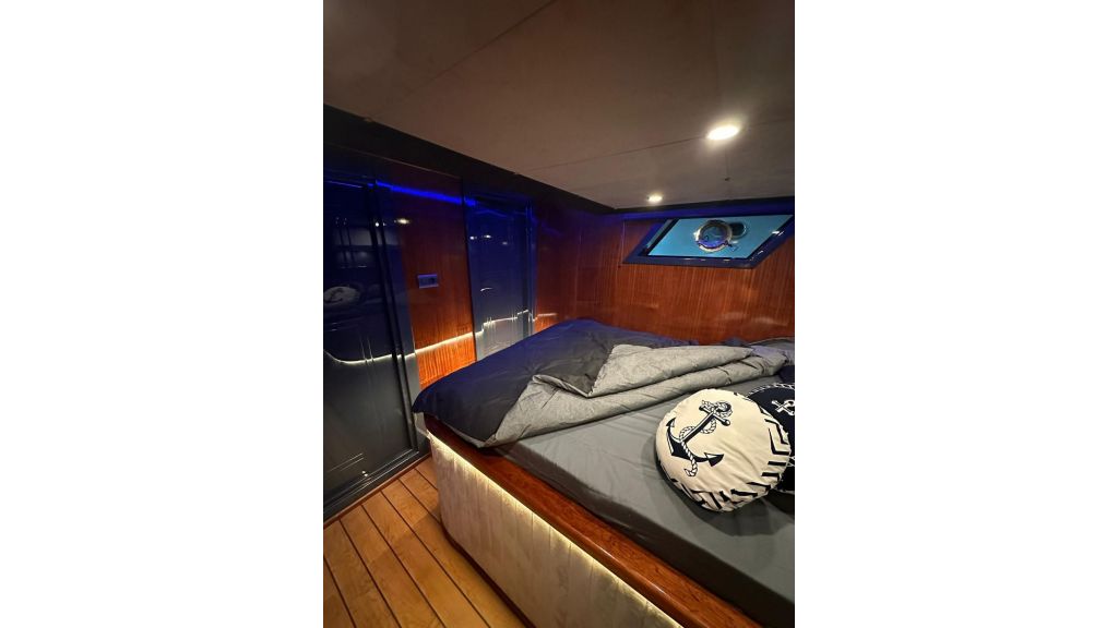 Zeus Motor Yacht (635)