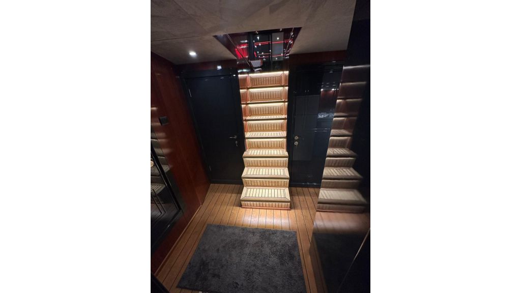 Zeus Motor Yacht (638)