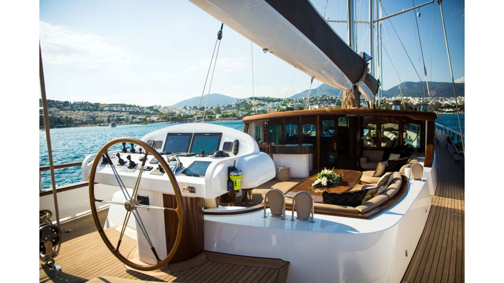 Zanziba luxuey sailing yacht