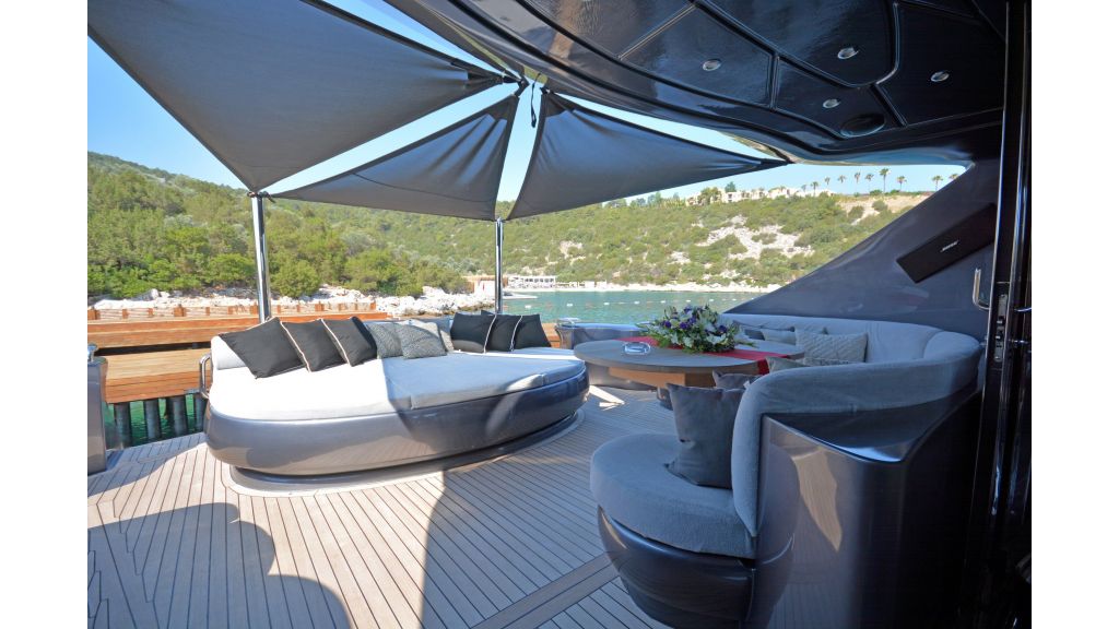 Pershing 88 For Charter (64)