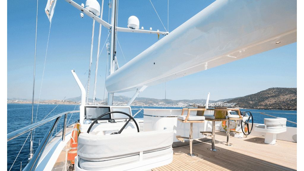 Luxury Motor Sailing Yacht (104)