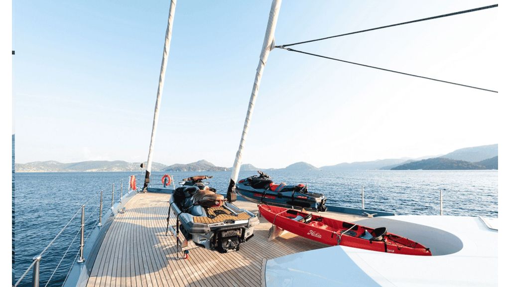 Luxury Motor Sailing Yacht (106)