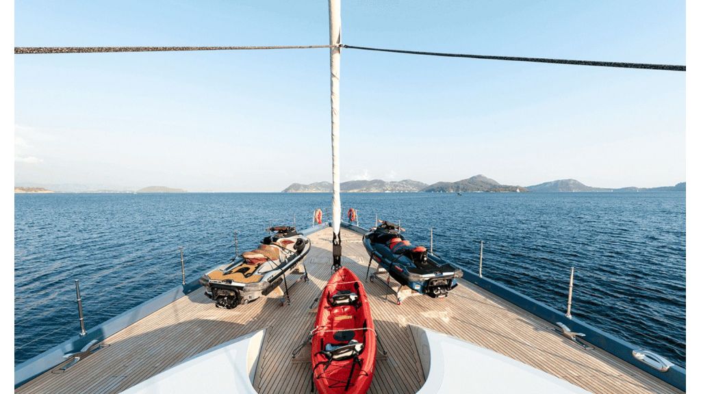 Luxury Motor Sailing Yacht (80)