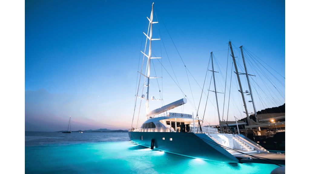 Luxury Motor Sailing Yacht (98)