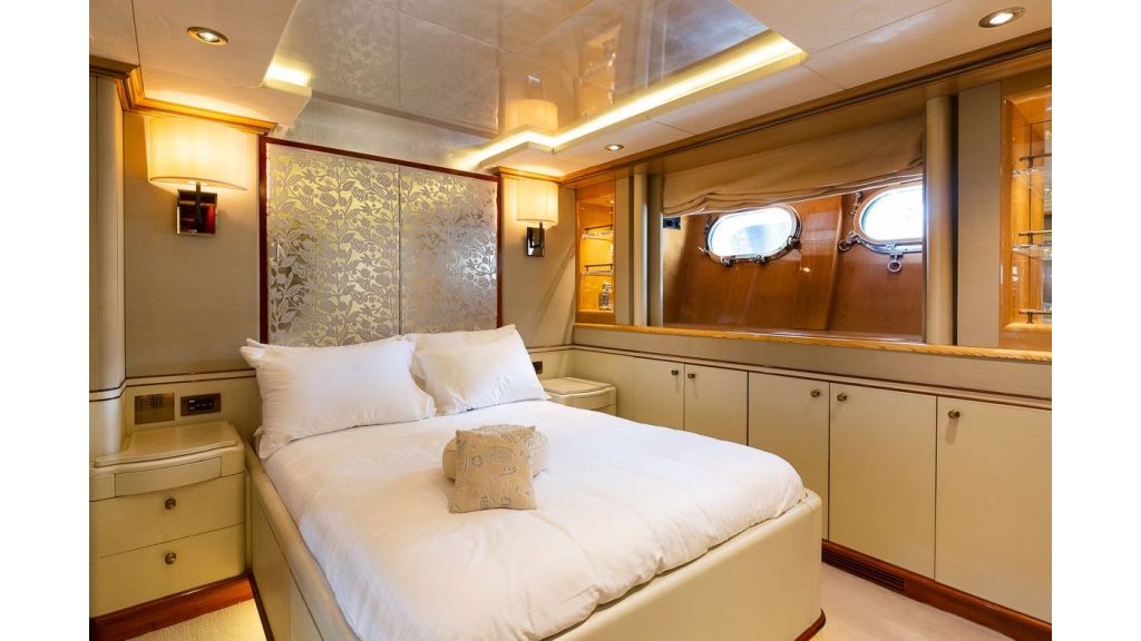 Luxury motor yacht Il Sole (19)