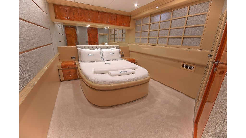 Blanco Luxury Motor Yacht (28)