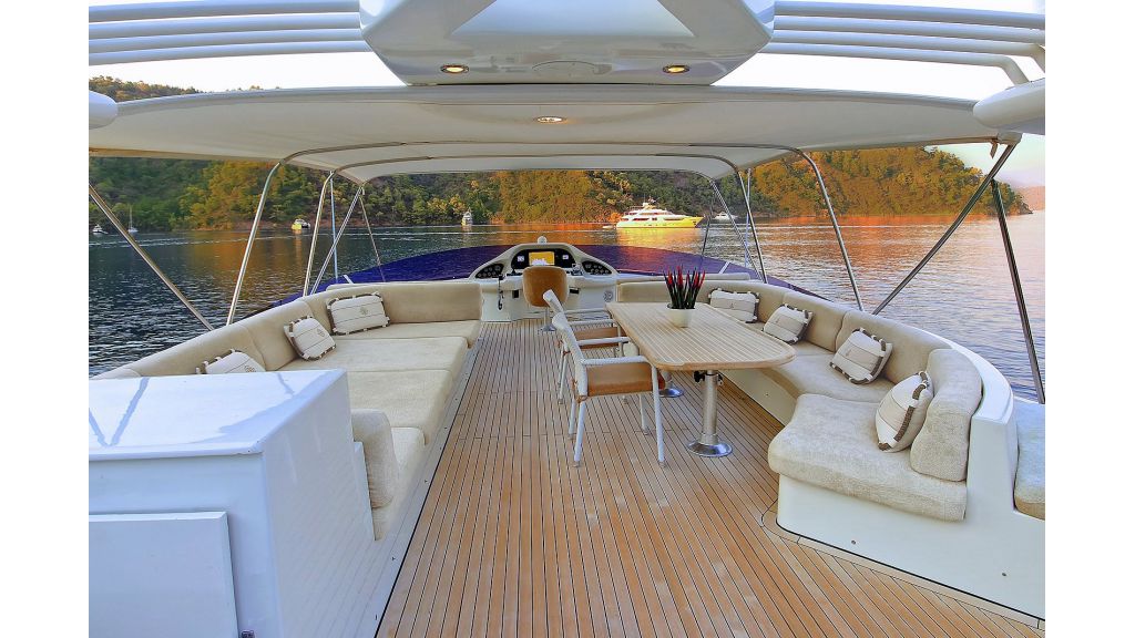 Blanco Luxury Motor Yacht (32)
