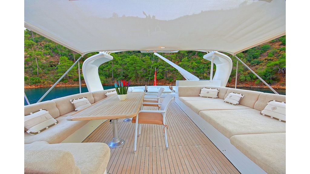 Blanco Luxury Motor Yacht (34)