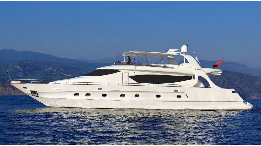 Blanco Luxury Motor Yacht (6)