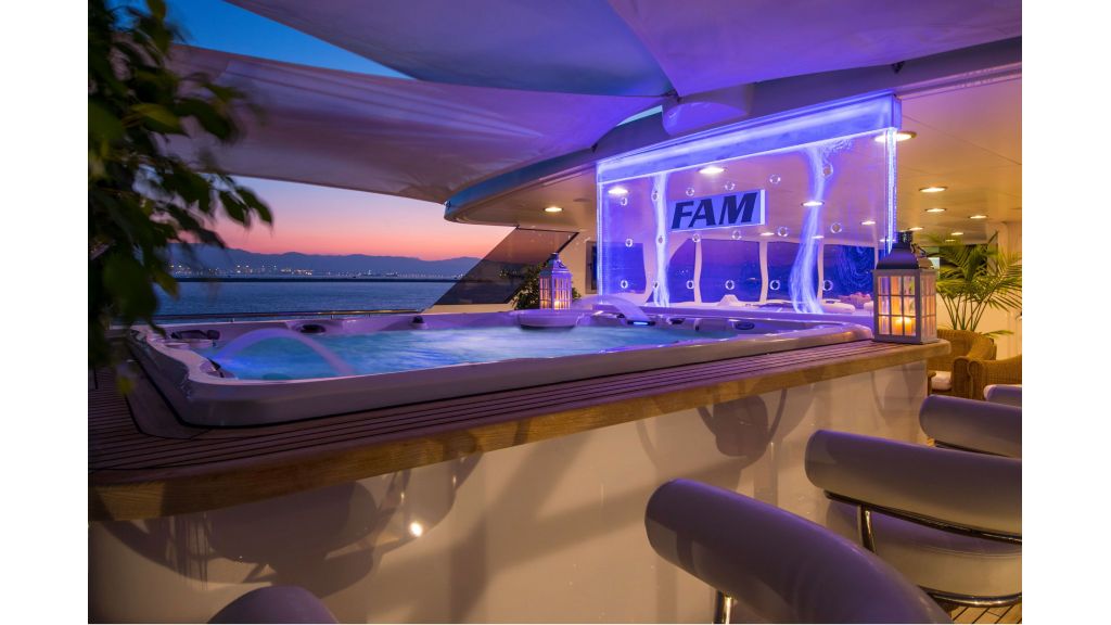 Luxury Yacht Fam (28)