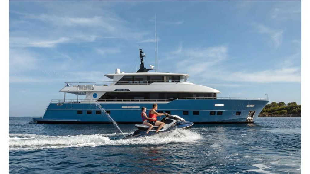 Nomad 95 Suv Motor Yacht for charter