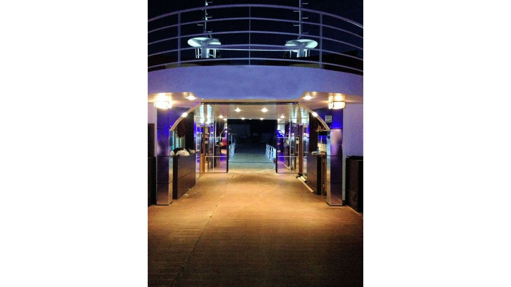 Night Club Catamaran (26)