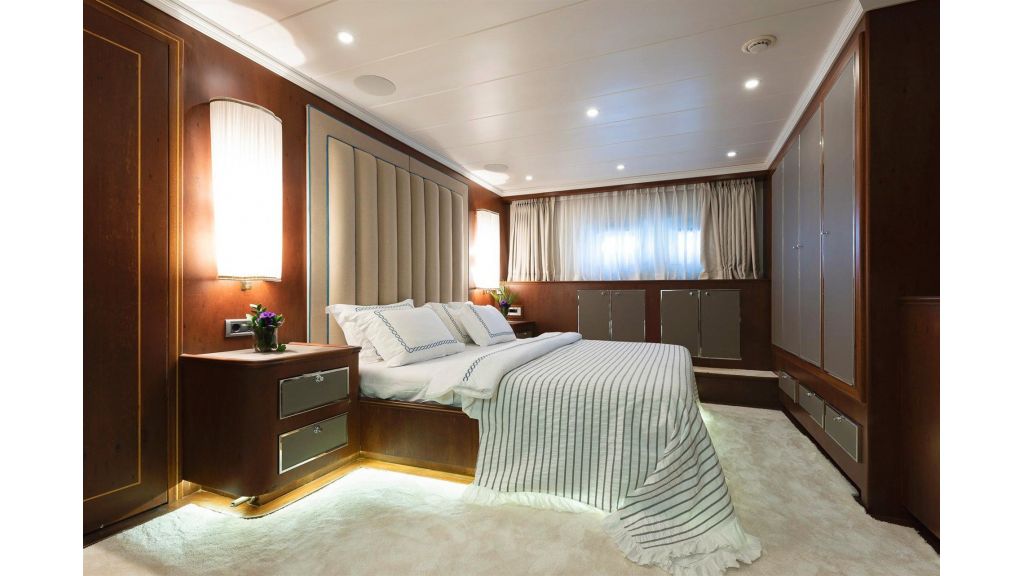 trideck 45m-luxury motor yacht (21)