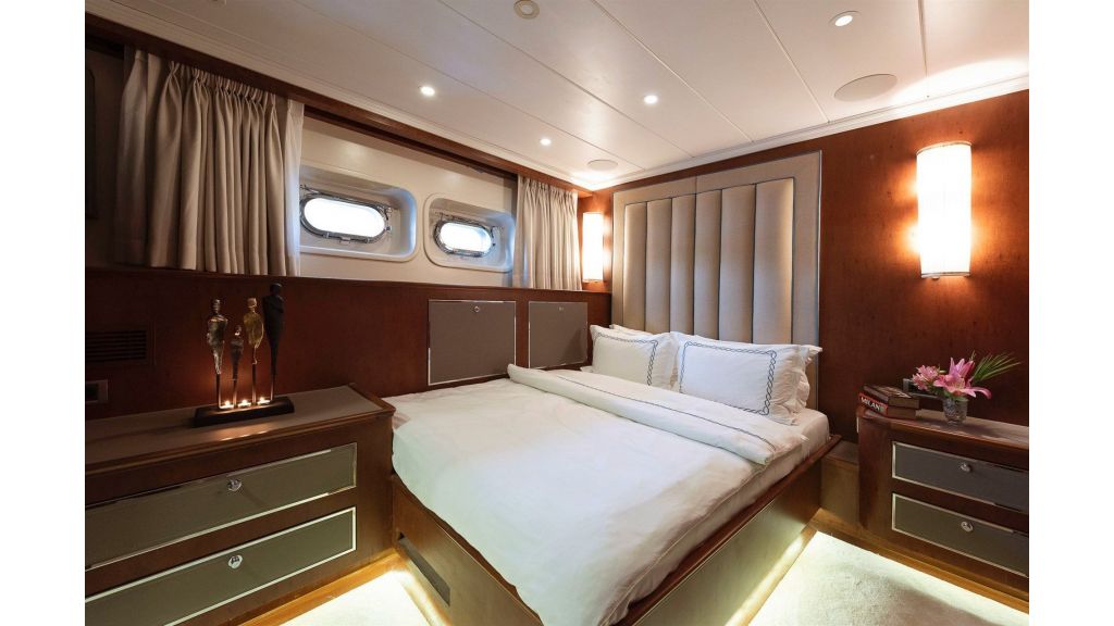 trideck 45m-luxury motor yacht (26)