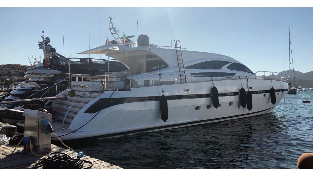 Goldfinger Luxury Motor Yacht (18)