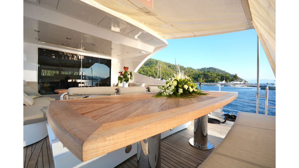 goldfinger-motor-yacht-aft-deck (3)