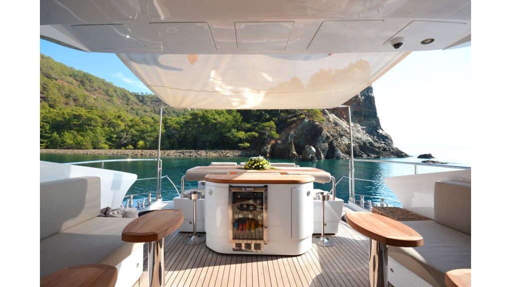goldfinger-motor-yacht-aft-deck (6)
