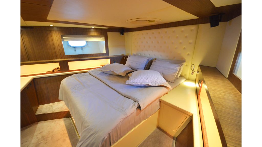 goldfinger-motor-yacht-double-cabin (1)