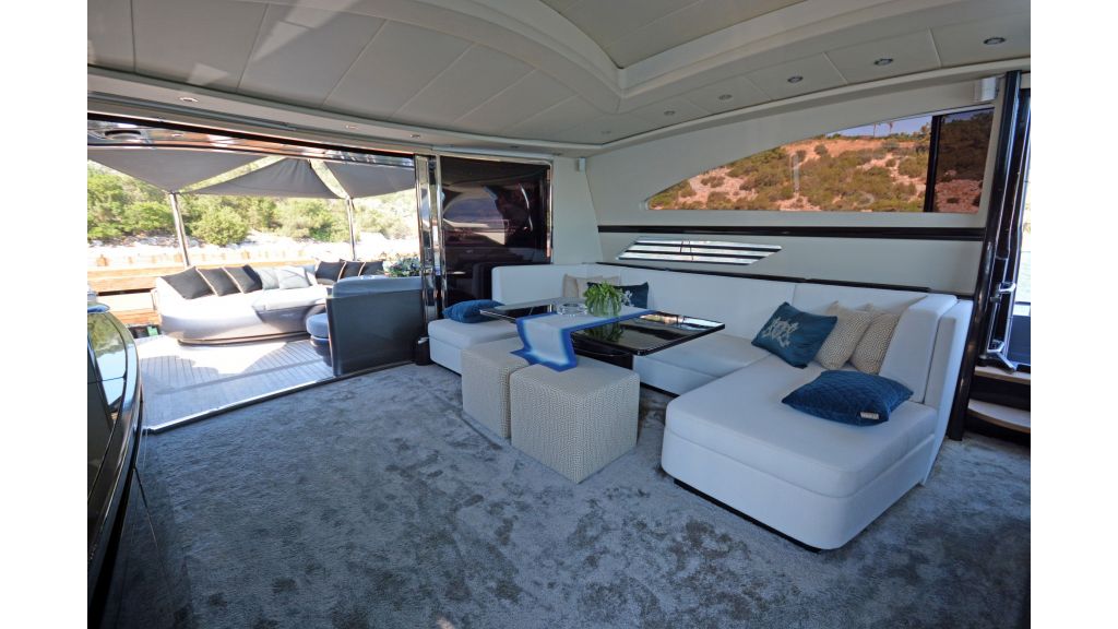 Pershing 88 For Charter (57)