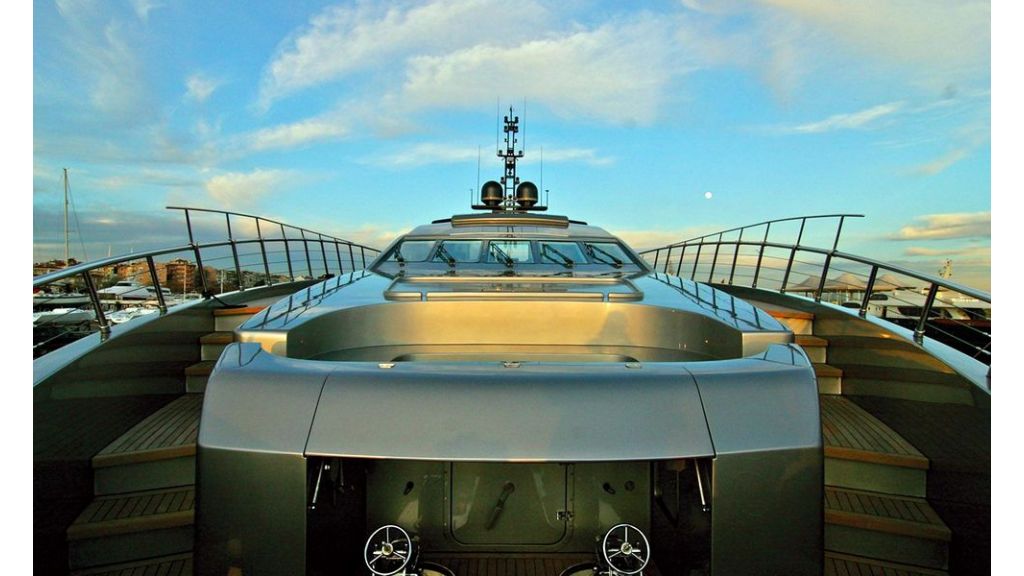 37m luxury motoryacht (13)