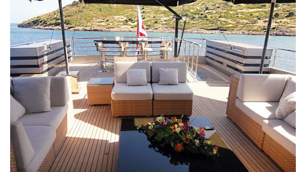 37m luxury motoryacht (14)