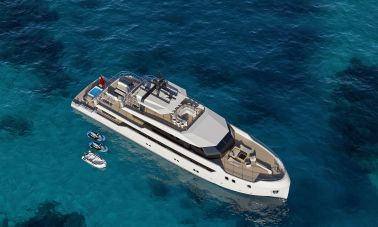 40m Luxury Yacht