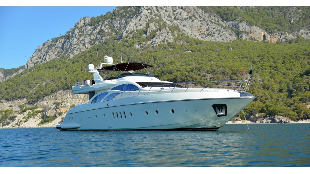 Obsidian Motor Yacht charter