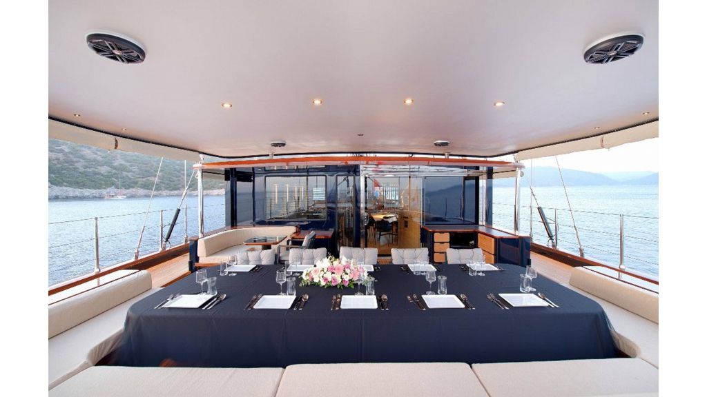 34m Luxury Steel Yacht (7)