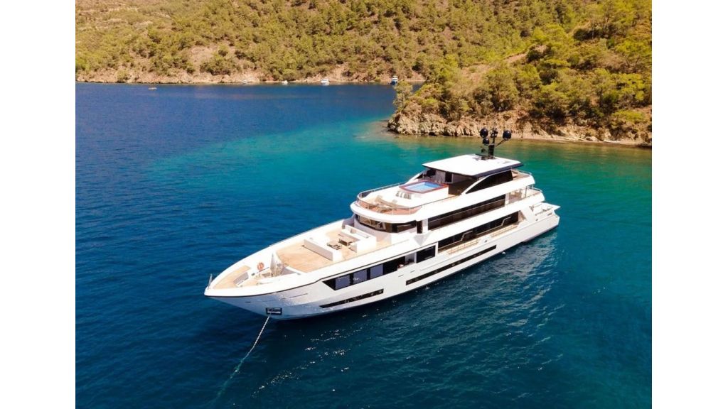 adamaris-luxury-motor-yacht-1