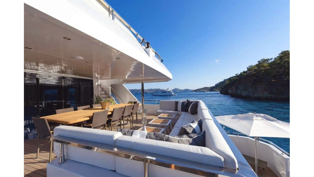 adamaris-luxury-motor-yacht-10
