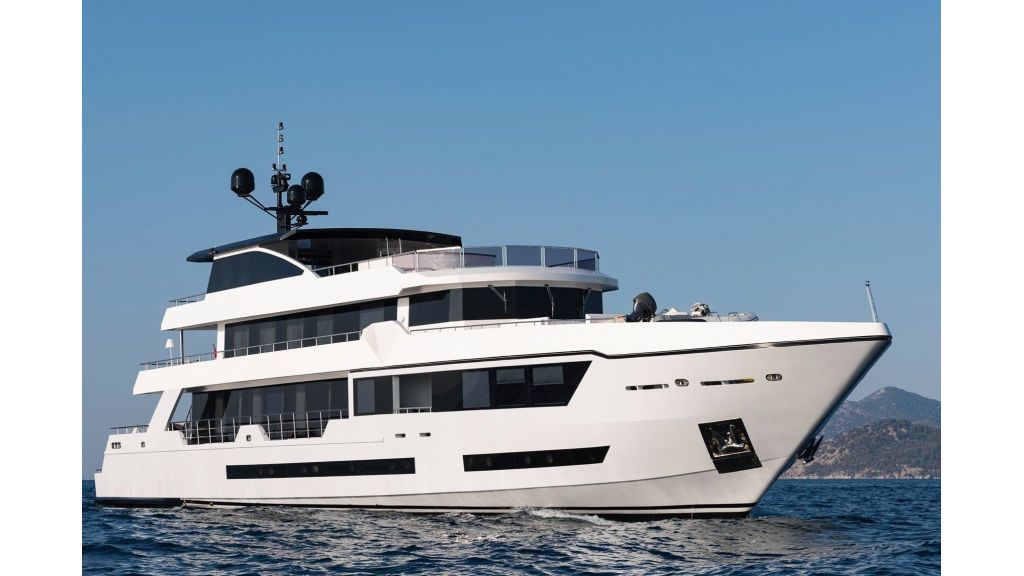 adamaris-luxury-motor-yacht-charter-master-2
