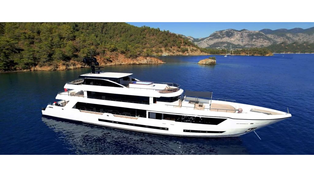 adamaris-luxury-motor-yachts-master