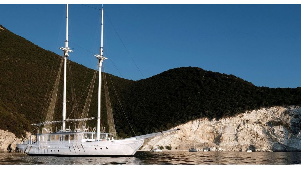 classic-sailing-yacht (5)