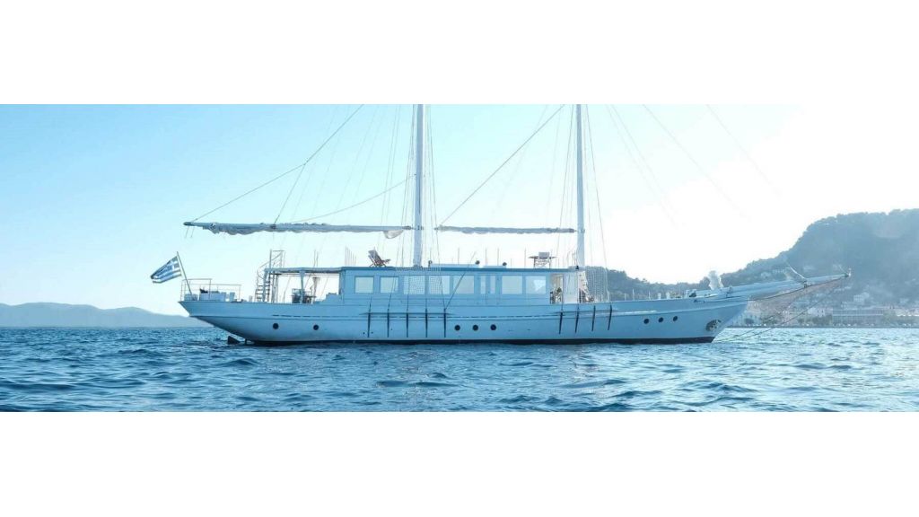 classic-sailing-yacht-master