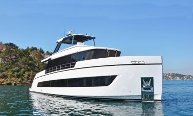 Semi Displacement Yacht 2