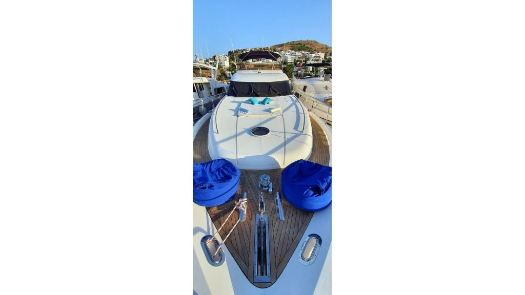 ciello-motor-yacht-for-charter (9)