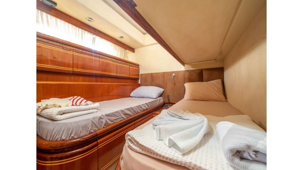 my-mio-amore-yacht-charter (16)