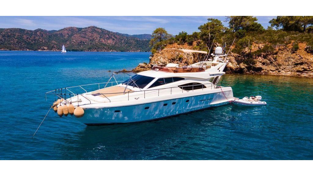 Feretti 53 motor yacht master