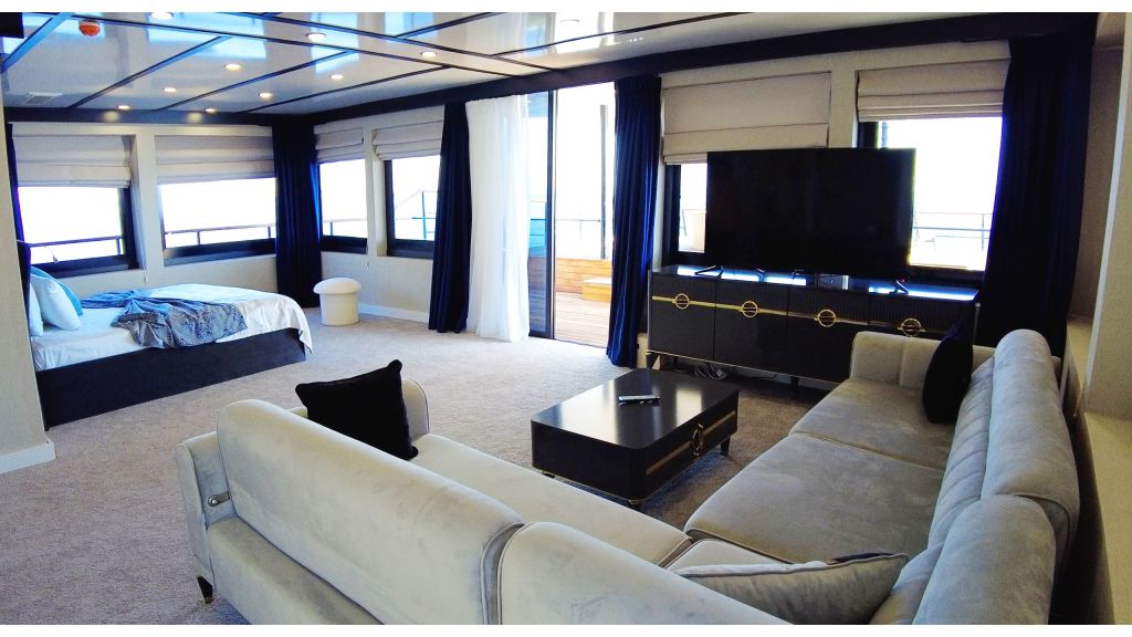 Limitless-Yacht-Master-Cabin (6)