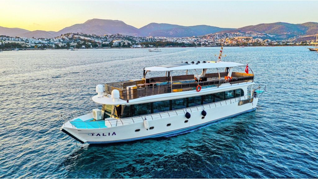 Talia Passenger Yacht (1)