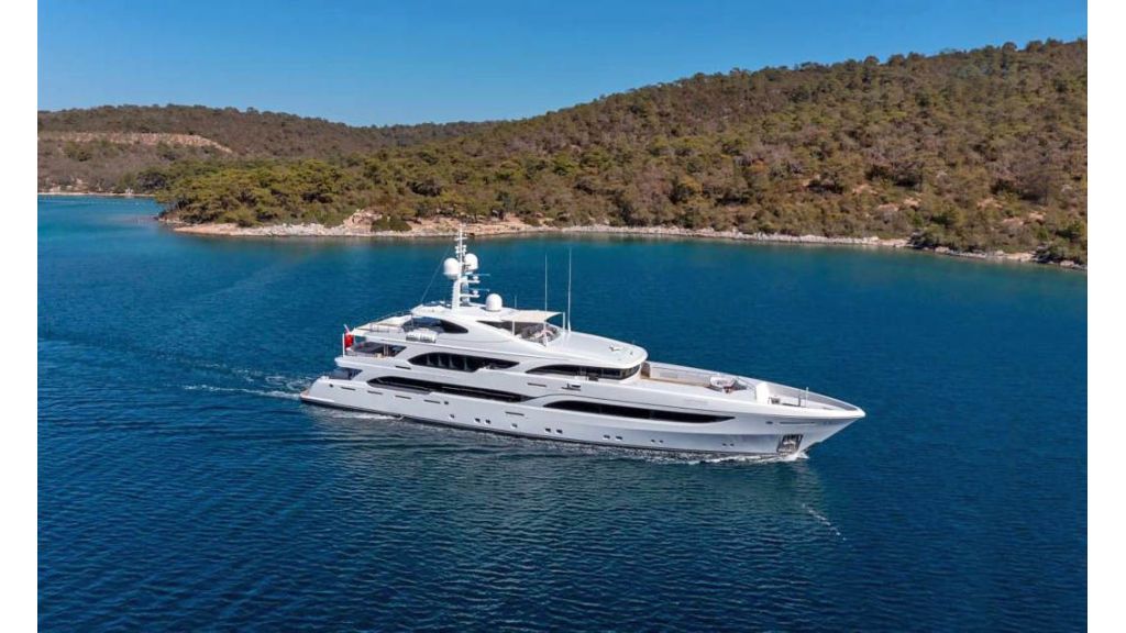 50m Displacement Motor Yacht (3)