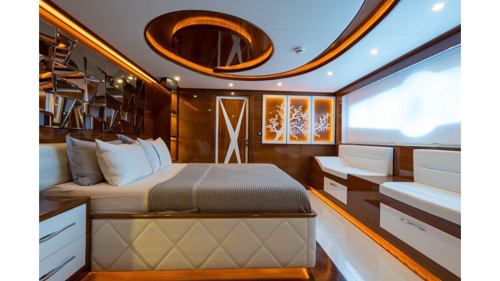 New Style Sailing Yacht (23)
