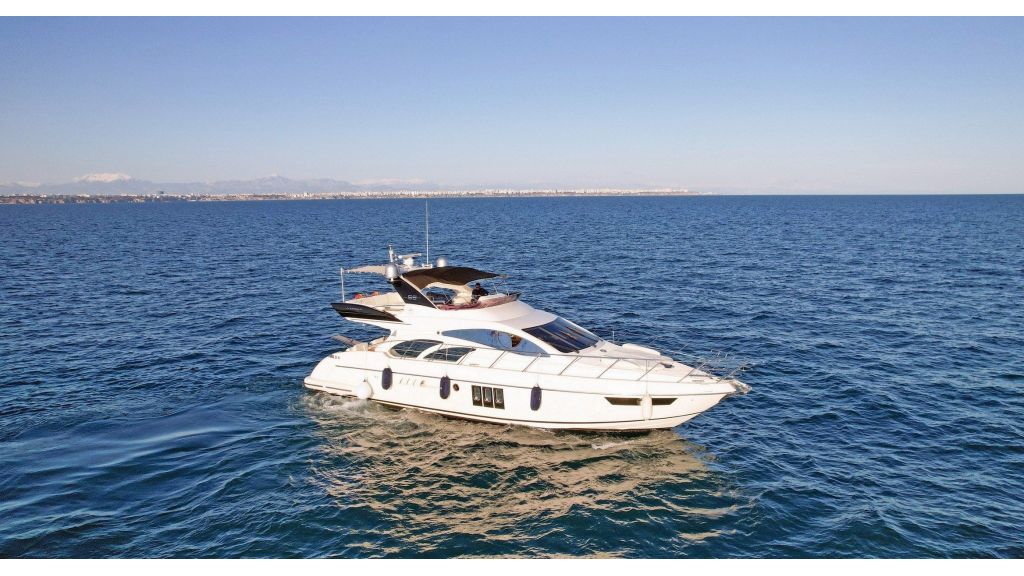 The Galeria Motoryacht charter